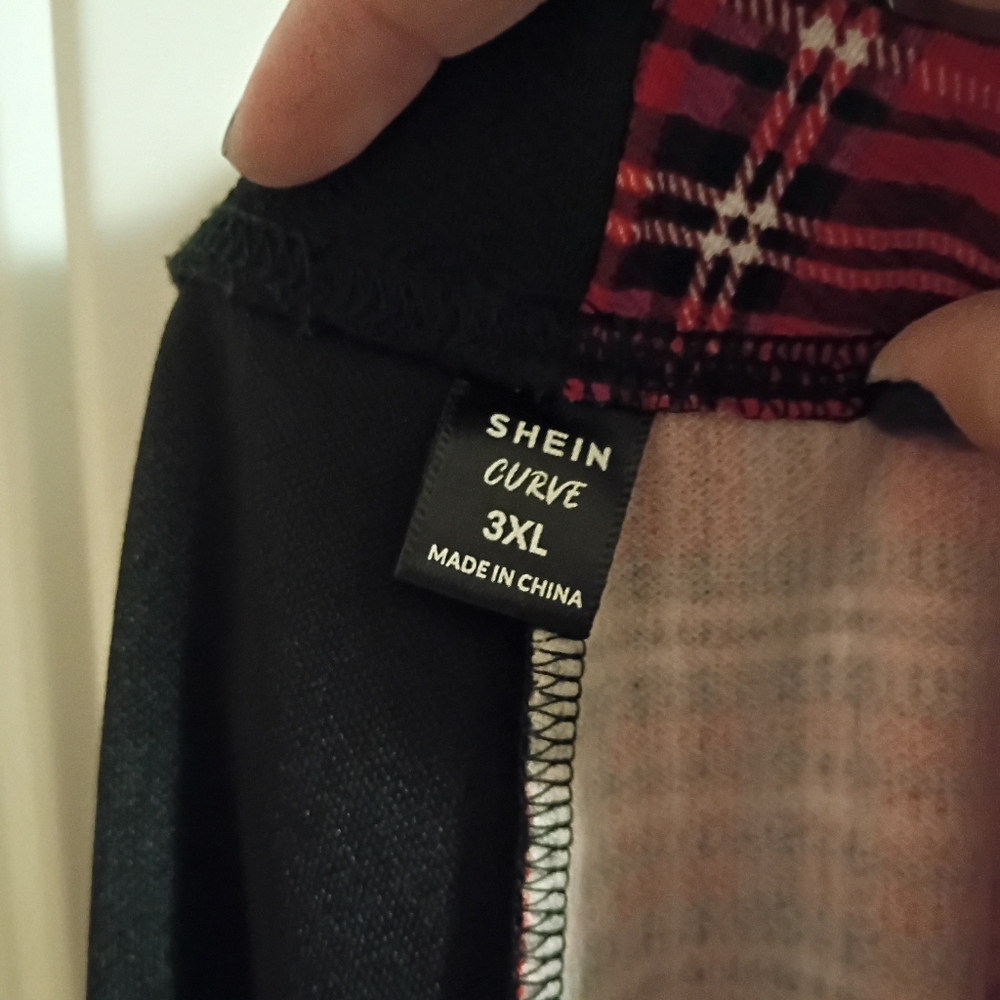2/$10 Shein Curve Black And Red Plaid Split Leggings Size 3XL - Picture 5 of 6